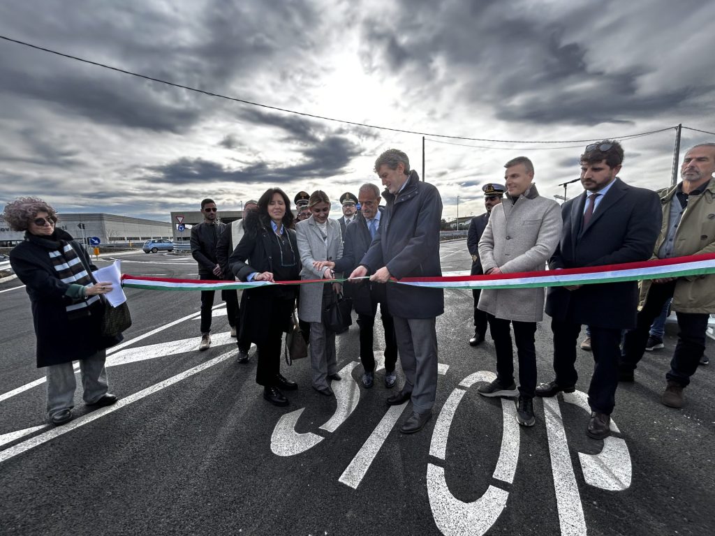 Marsilio inaugura la rotatoria nella zona industriale di Vasto 2 cantiere 1