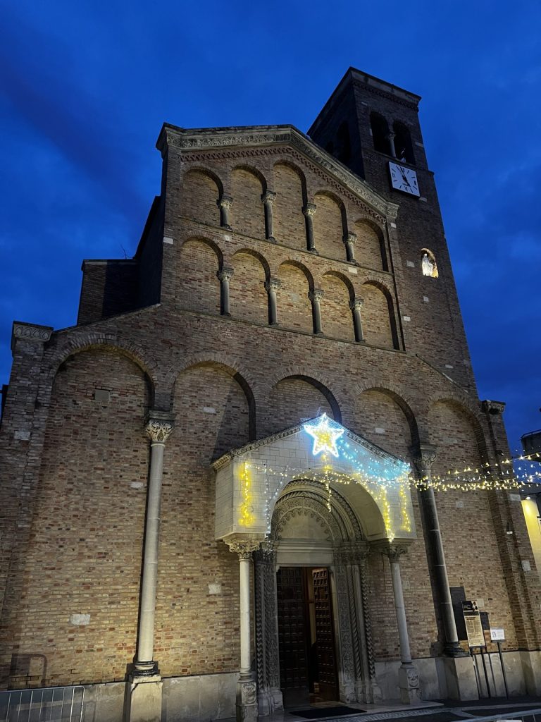 Il tradizionale fuoco di San Tommaso illumina Piazza San Vitale 3 image00002