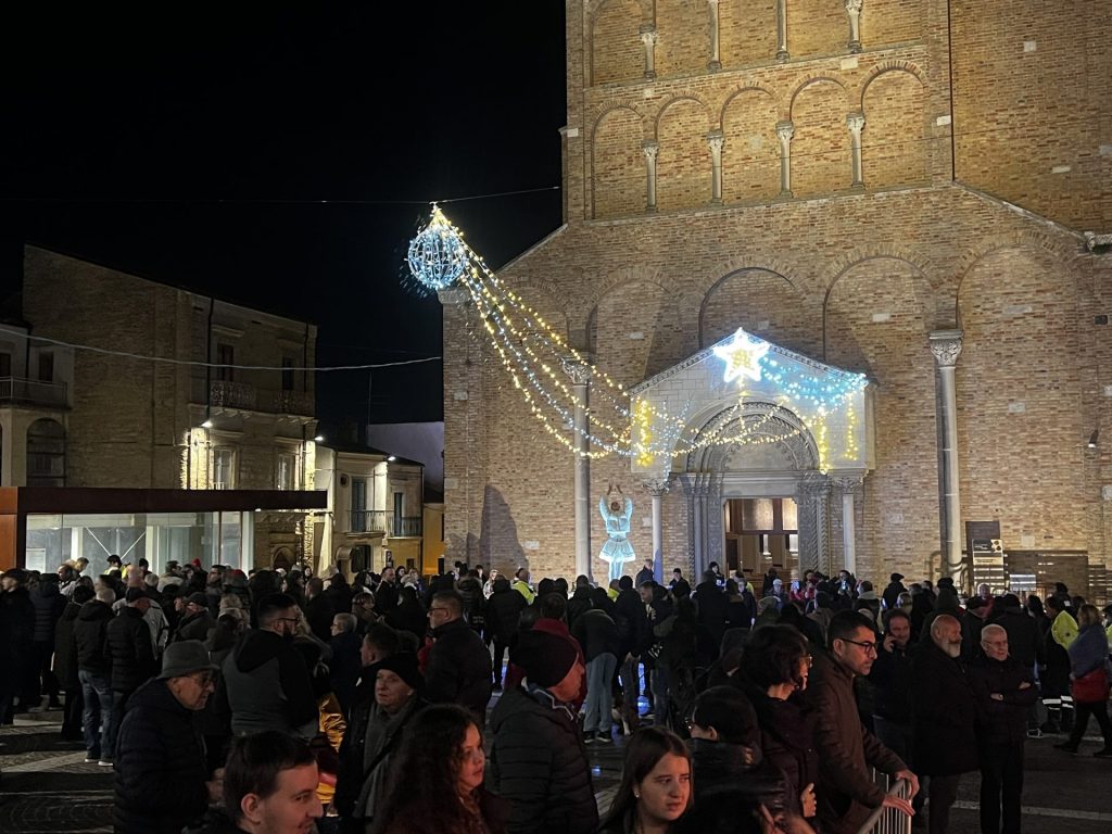 Il tradizionale fuoco di San Tommaso illumina Piazza San Vitale 8 image00007