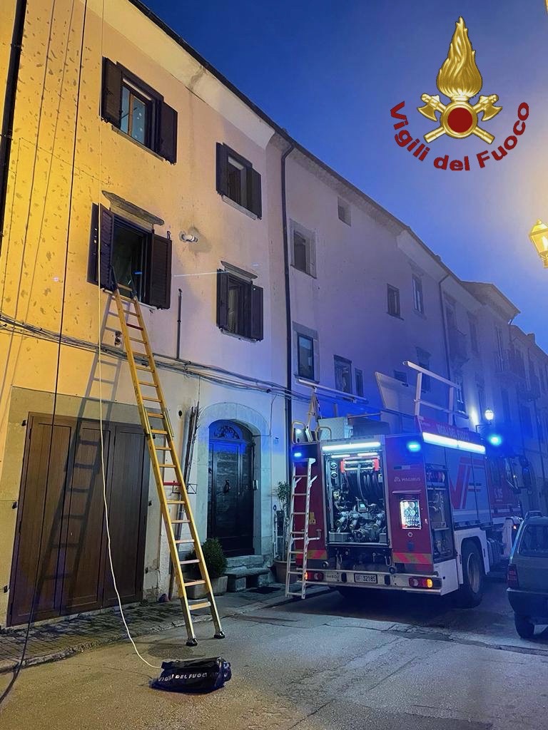Incendio domestico ad Agnone 3 IMG 3347 W