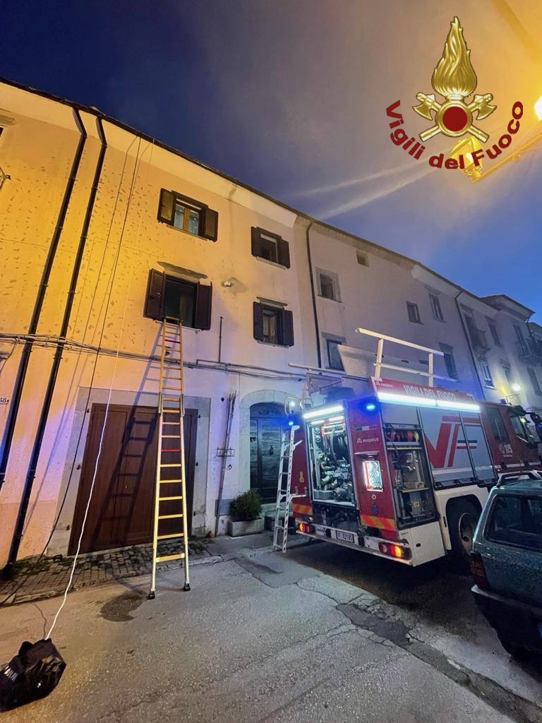 Incendio domestico ad Agnone 4 IMG 3348 W