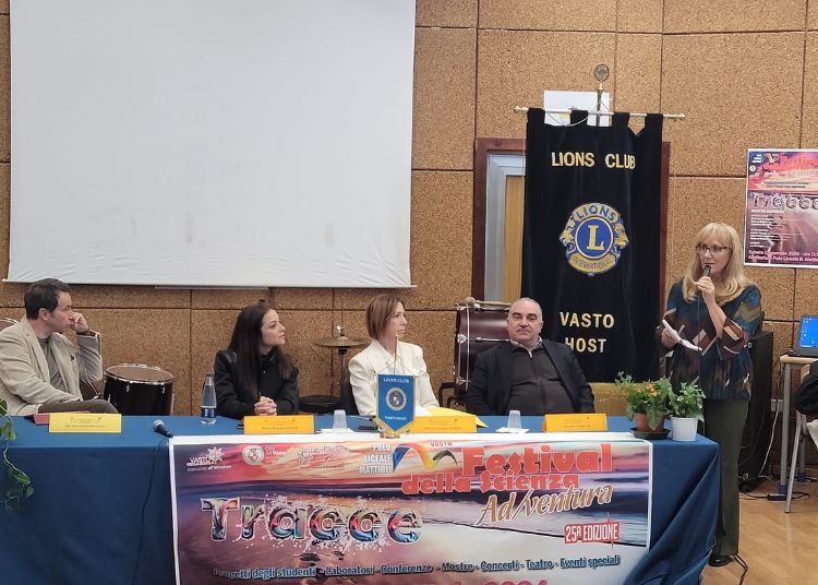 Anfitrião do Lions Clube Vasto, serviço “Implicações da Legalidade” na Semana da Ciência no Campus da Escola Secundária R. Mattioli