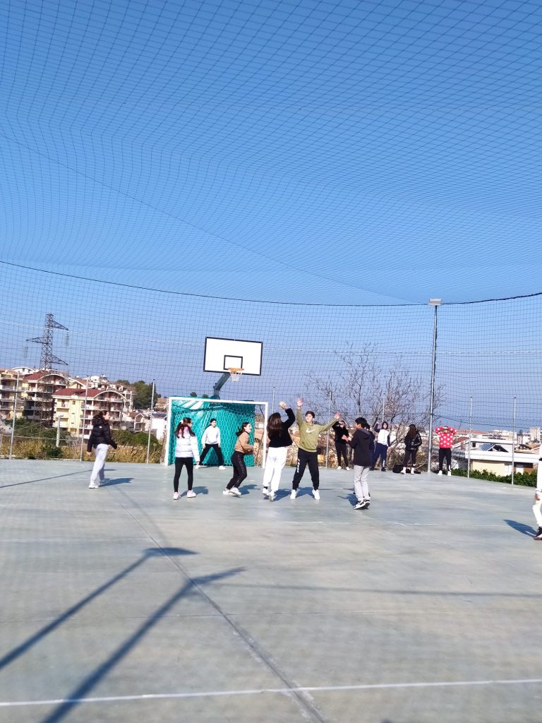 Vasto, la scuola secondaria di primo grado Paolucci avvia i pomeriggi sportivi con Pallamano 3 33 1