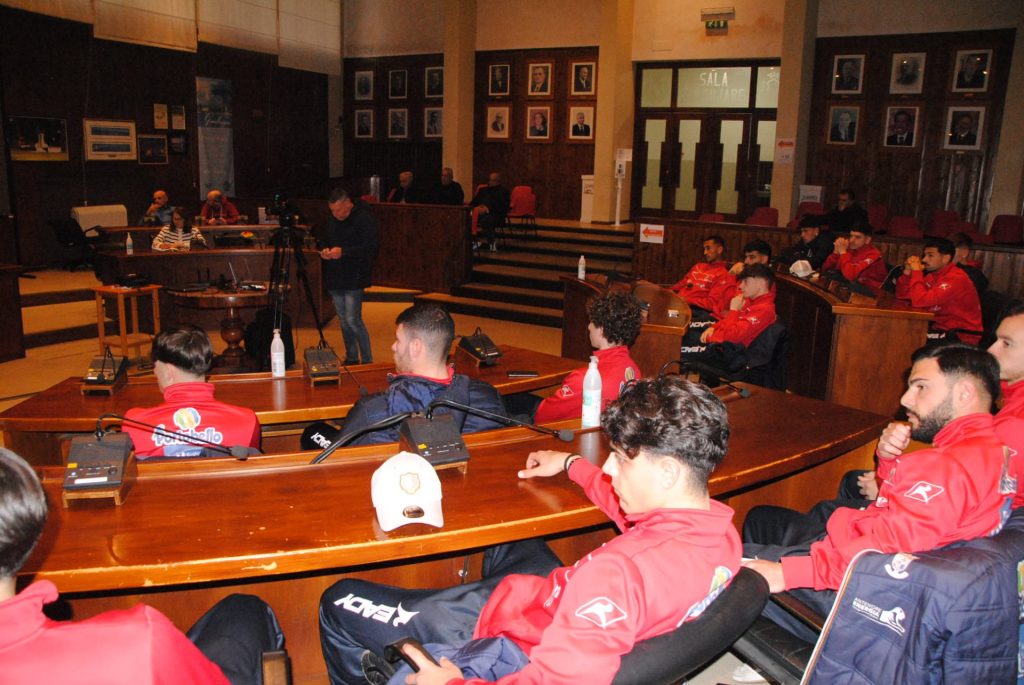 Presentata la Vastese Calcio 2023/2024: obiettivo, mantenere la categoria 3 Vastese presentazione al Comune 8