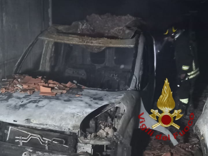 Termoli: incendio in un garage condominiale, tre auto in fiamme 2 VdF Termoli 1