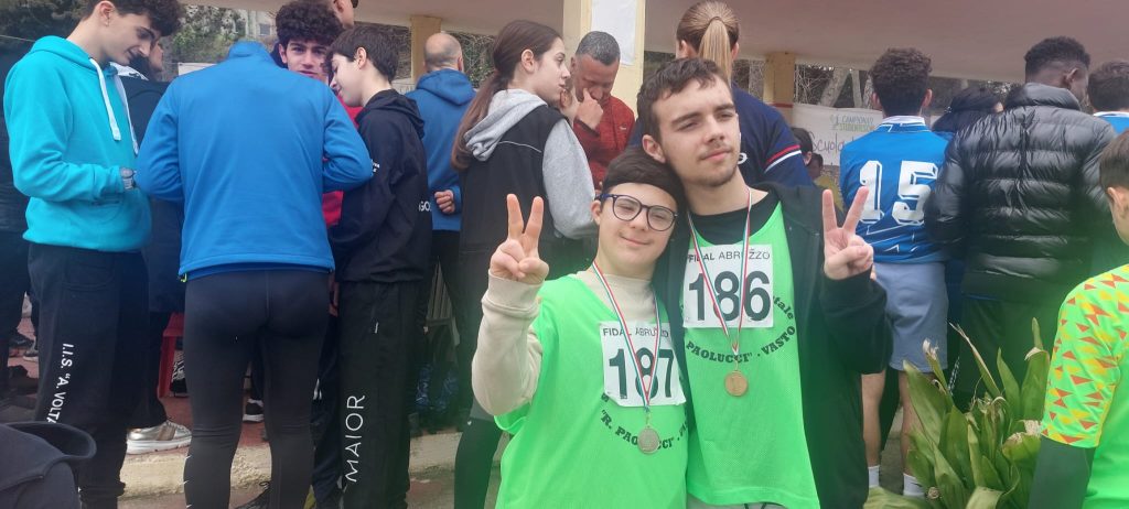 Scuola media "R. Paolucci" sul podio nella corsa campestre regionale 8 1a