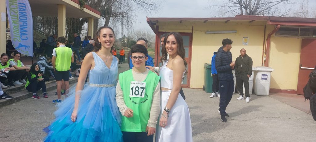 Scuola media "R. Paolucci" sul podio nella corsa campestre regionale 6 3a
