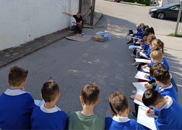 Arte e cittadinanza attiva: gli alunni del plesso G. Peluzzo protagonisti del cambiamento nella scuola 4 3