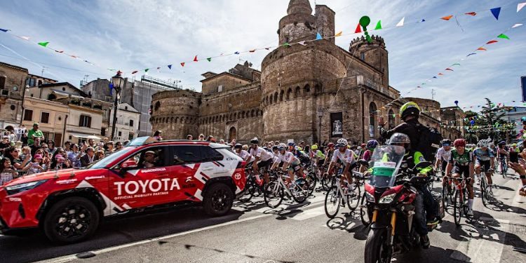 Vasto, partenza Giro D'Abruzzo. Foto di Andrea Berardi