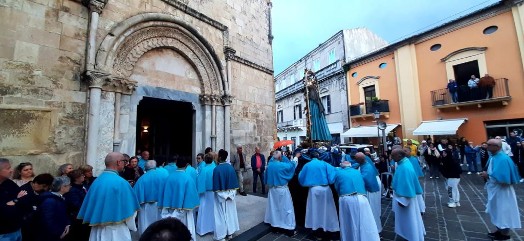 Festa dell'Incoronata: processioni, spettacoli e concerti nel quartiere 4 IMG 20240420 WA0007