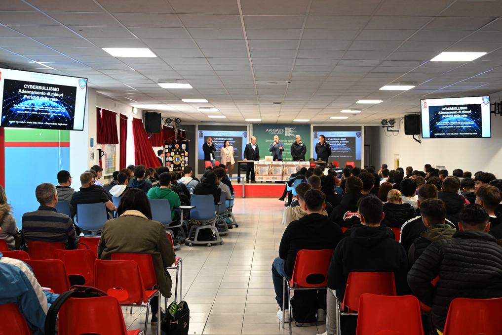 Lions Club Vasto Adriatica Vittoria Colonna e IIS Mattei su bullismo e cyberbullismo 16 Lions Bullismo e Cyberbullismo IIS Mattei Vasto 20240422 011