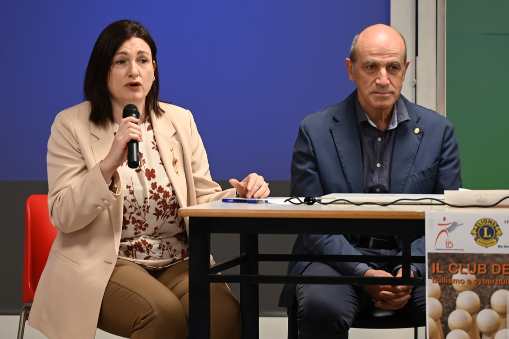 Lions Club Vasto Adriatica Vittoria Colonna e IIS Mattei su bullismo e cyberbullismo 4 Lions Bullismo e Cyberbullismo IIS Mattei Vasto 20240422 069