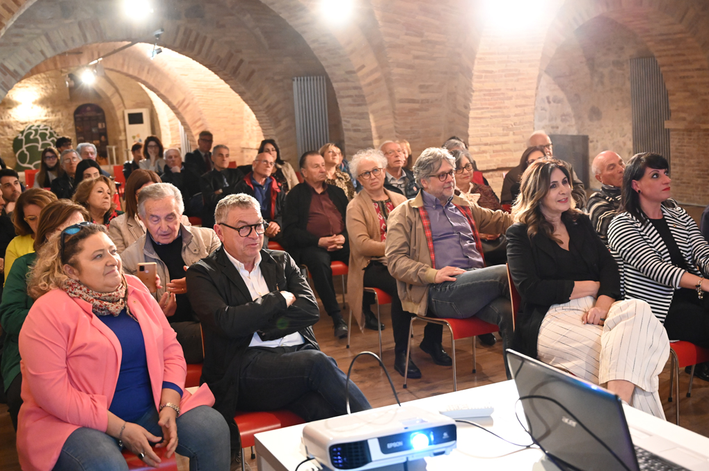 Cupello: grande successo per il seminario "Occhio alla truffa...Online" 3 Lions Conferenza Truffe on Line Cupello 20240406 020