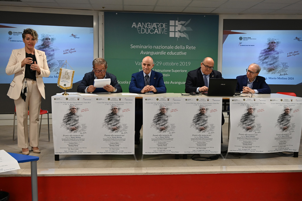 Premio Mario Molino: donato dalla famiglia dell'ingegnere un macchinario agli studenti dell''IIS Mattei di Vasto 2 Premio Mario Molino 20240525 003
