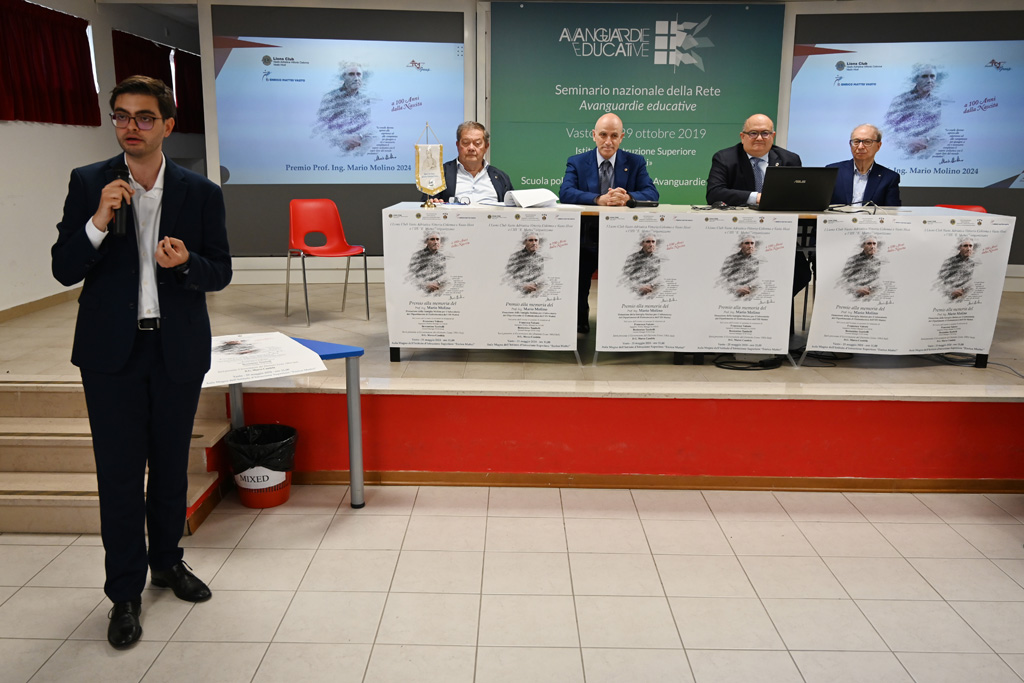 Premio Mario Molino: donato dalla famiglia dell'ingegnere un macchinario agli studenti dell''IIS Mattei di Vasto 15 Premio Mario Molino 20240525 008