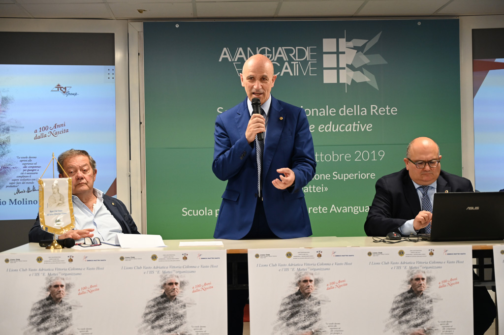 Premio Mario Molino: donato dalla famiglia dell'ingegnere un macchinario agli studenti dell''IIS Mattei di Vasto 14 Premio Mario Molino 20240525 012