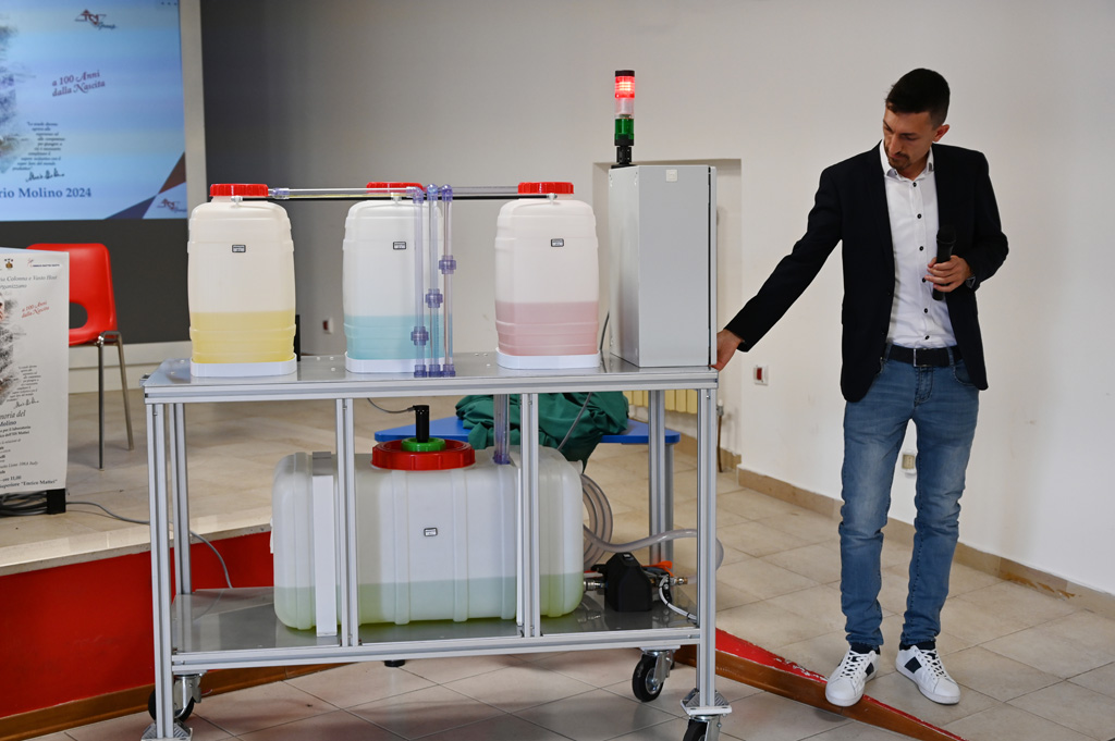 Premio Mario Molino: donato dalla famiglia dell'ingegnere un macchinario agli studenti dell''IIS Mattei di Vasto 12 Premio Mario Molino 20240525 016