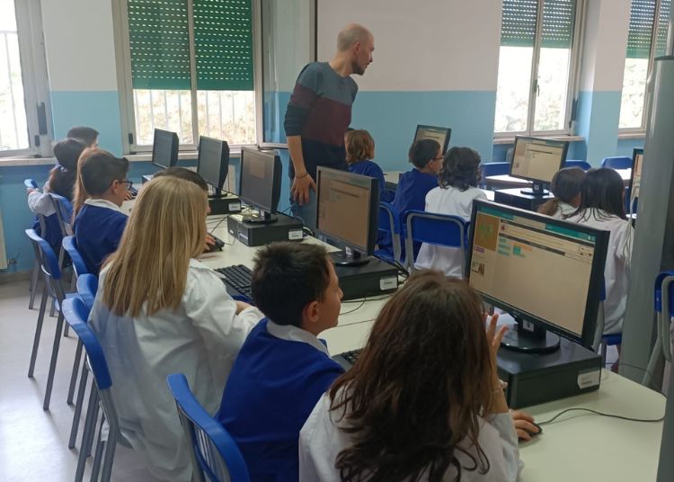 Studioware, lezioni di coding alla scuola "Martella" di Vasto 21 Studioware alla scuola Martella 22