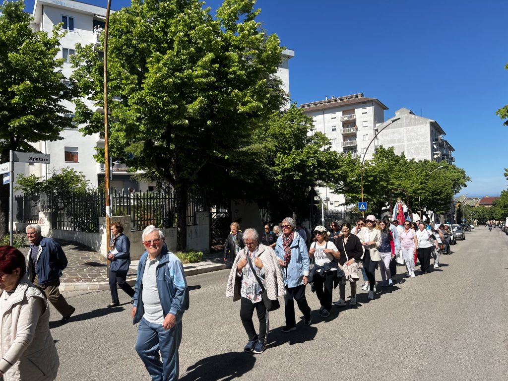 Seconda processione via terra in devozione a Santa Maria di Penna Luce 9 image00003