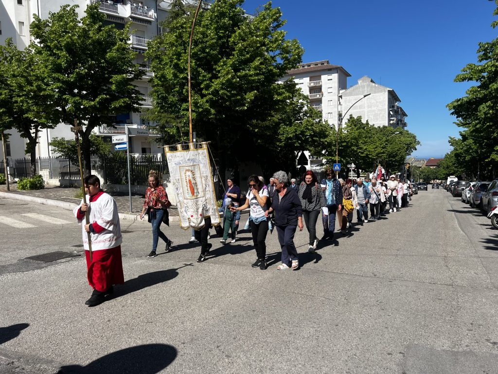 Seconda processione via terra in devozione a Santa Maria di Penna Luce 8 image00004