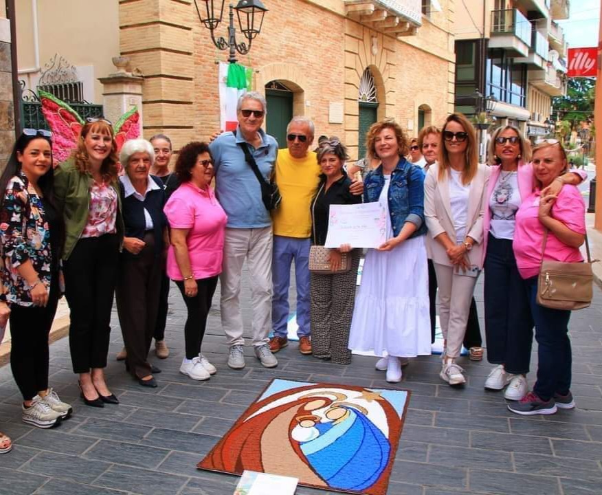 Successo della quarta edizione dell'Infiorata all'uncinetto di San Salvo 7 3 eta 2