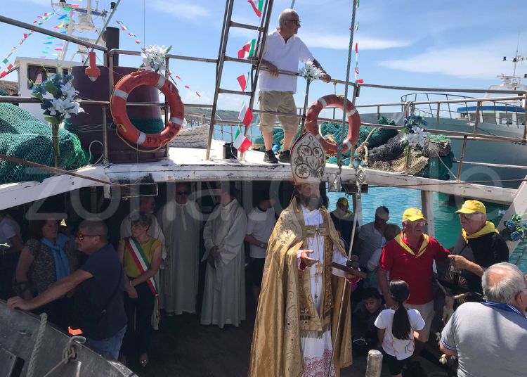 Vasto, la processione via mare di San Nicola della Meta 2 4 7