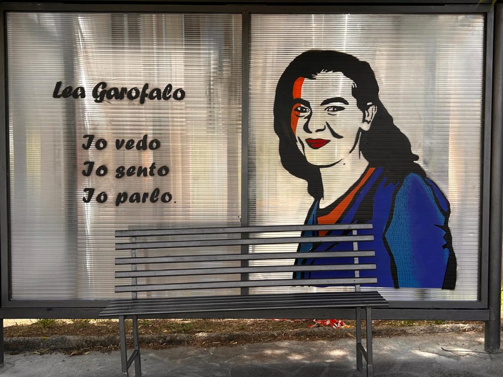 "Il tempo del noi", inaugurata nel quartiere San Paolo l'opera degli studenti del Pàntini-Pudente dedicata a Lea Garofalo 6 PENSILINA