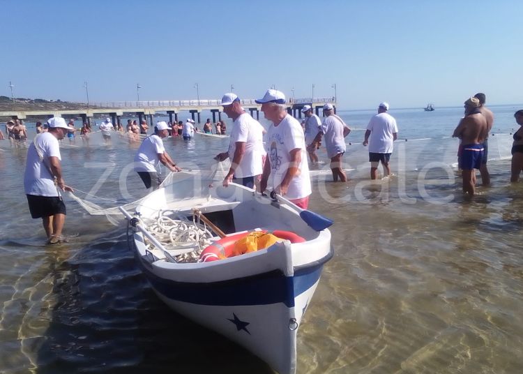 La "Sciabica" a Vasto Marina, turisti affascinati dalla rievocazione storica 2 1 6