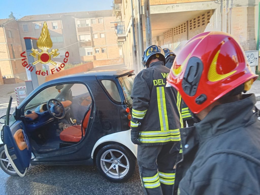 Auto in fiamme a Campobasso 3 IMG 20240706 WA0000