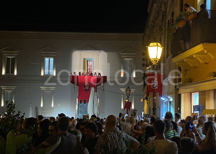 Vasto, la magia del Toson d’Oro illumina la città: oltre cento figuranti in corteo 5 4 3