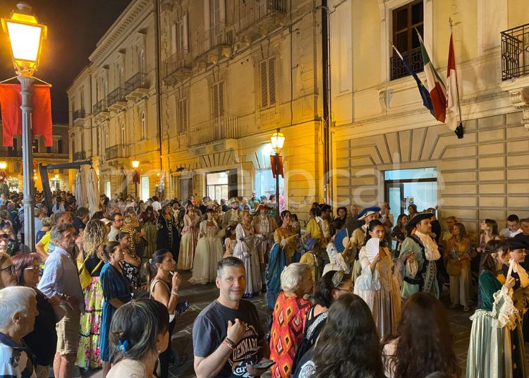 Vasto, la magia del Toson d’Oro illumina la città: oltre cento figuranti in corteo 7 6 1