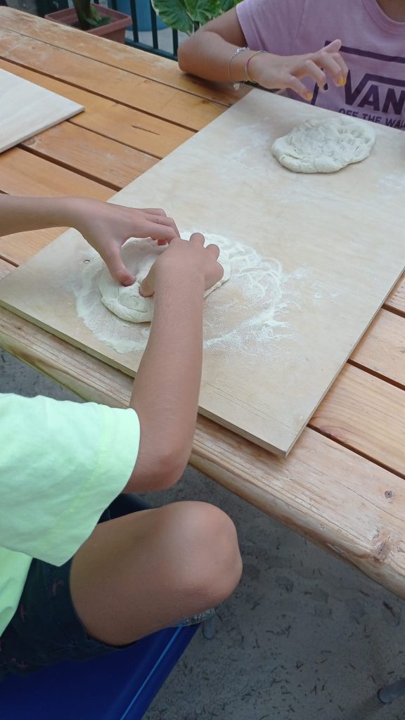 Successo per il primo laboratorio del progetto “Con le Mani in Pasta” 5 WhatsApp Image 2024 09 04 at 21.55.45 1