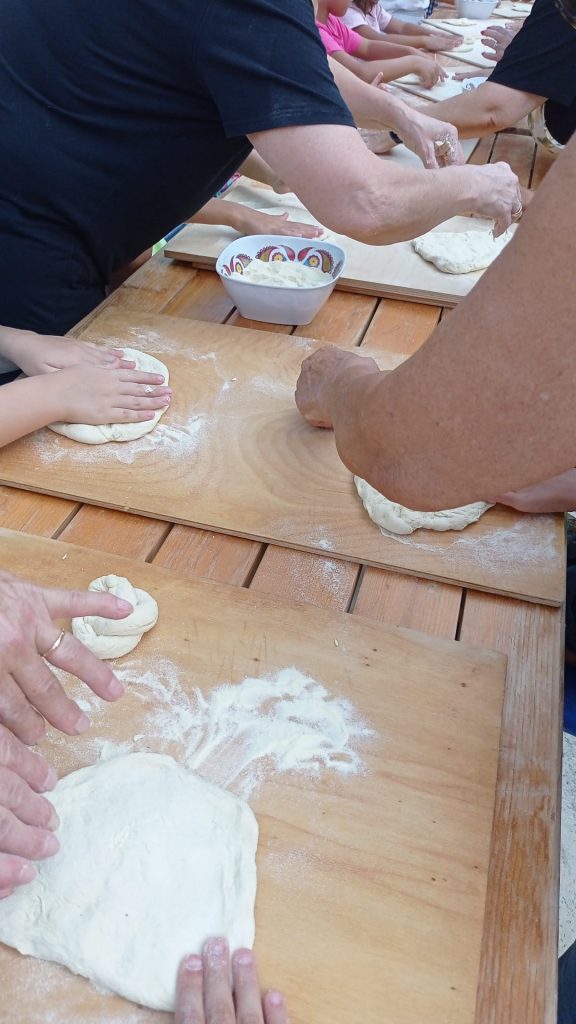 Successo per il primo laboratorio del progetto “Con le Mani in Pasta” 7 WhatsApp Image 2024 09 04 at 21.55.45 3