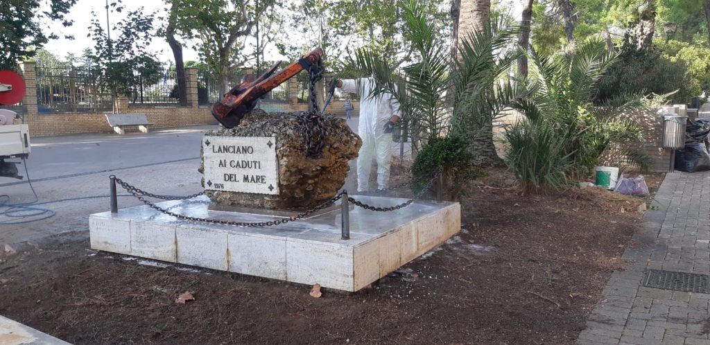 Lanciano, il gruppo A.N.M.I. restaura il monumento ai Caduti del Mare 3 lanciano3