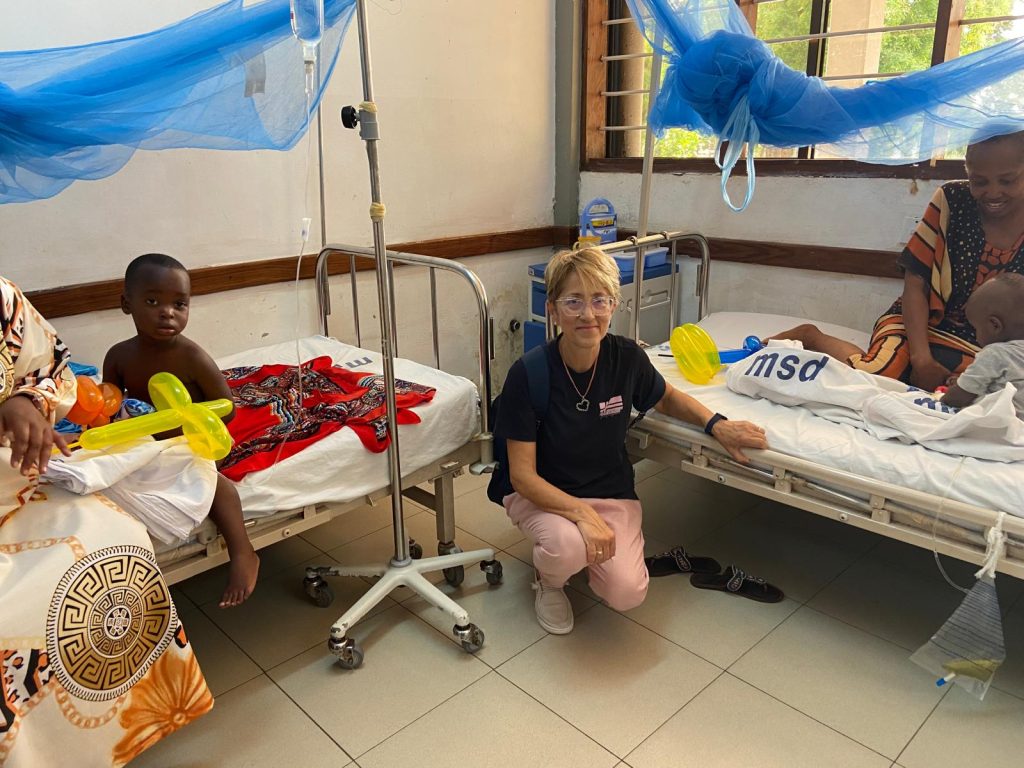 Missione sanitaria e clownterapia, la dottoressa Giuliana Santoponte in Tanzania 6 1aa