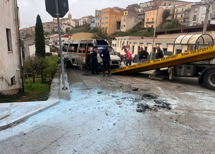 Autobus scolastico in fiamme a San Felice del Molise 3 2 2