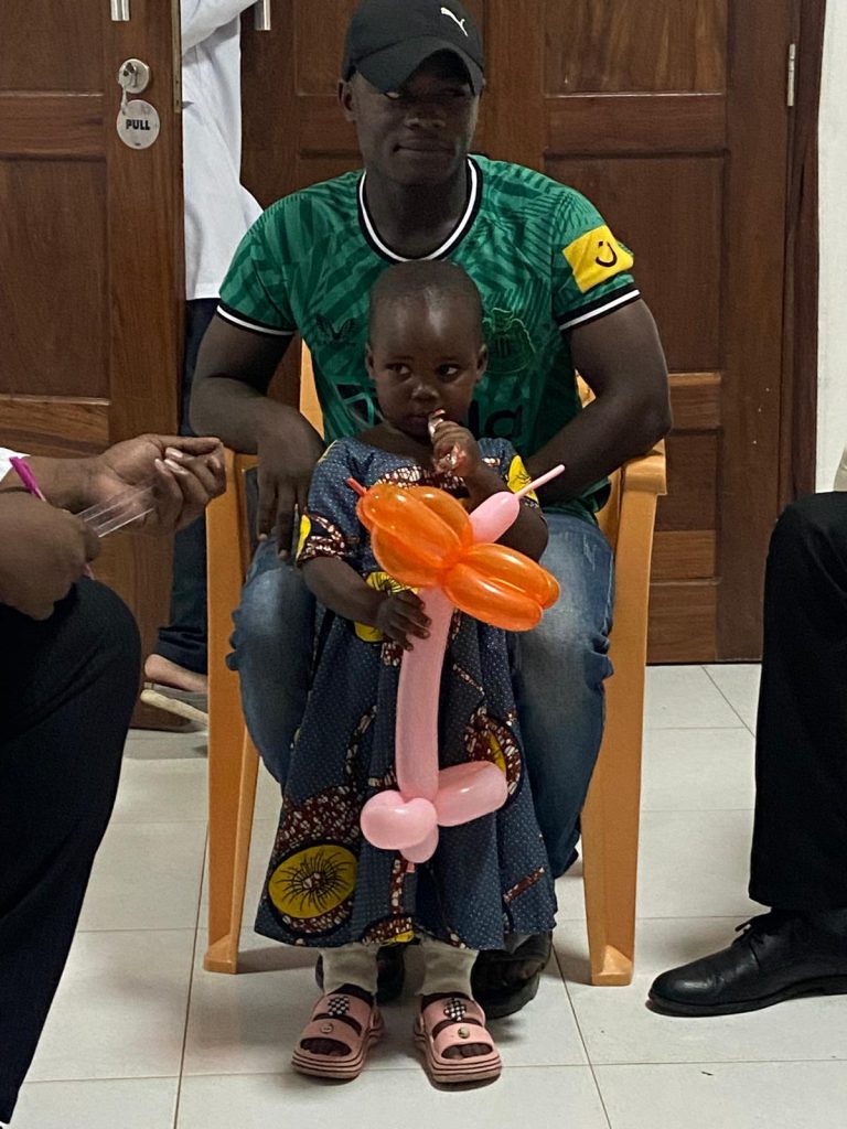 Missione sanitaria e clownterapia, la dottoressa Giuliana Santoponte in Tanzania 3 2 5