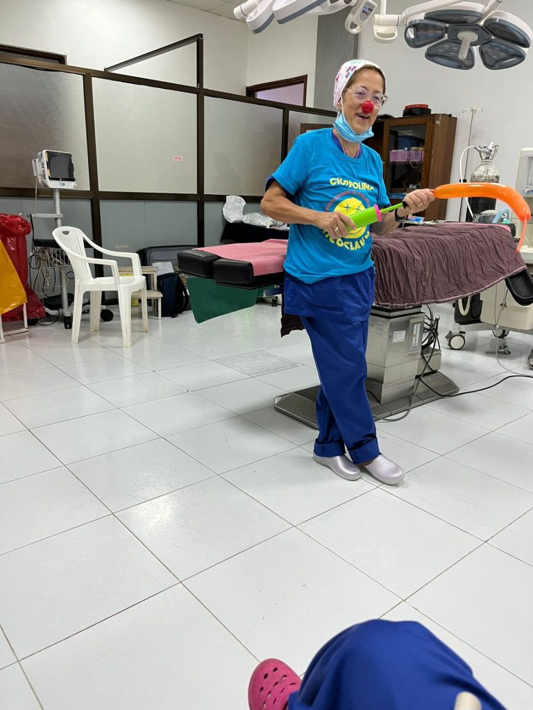 Missione sanitaria e clownterapia, la dottoressa Giuliana Santoponte in Tanzania 5 3 4