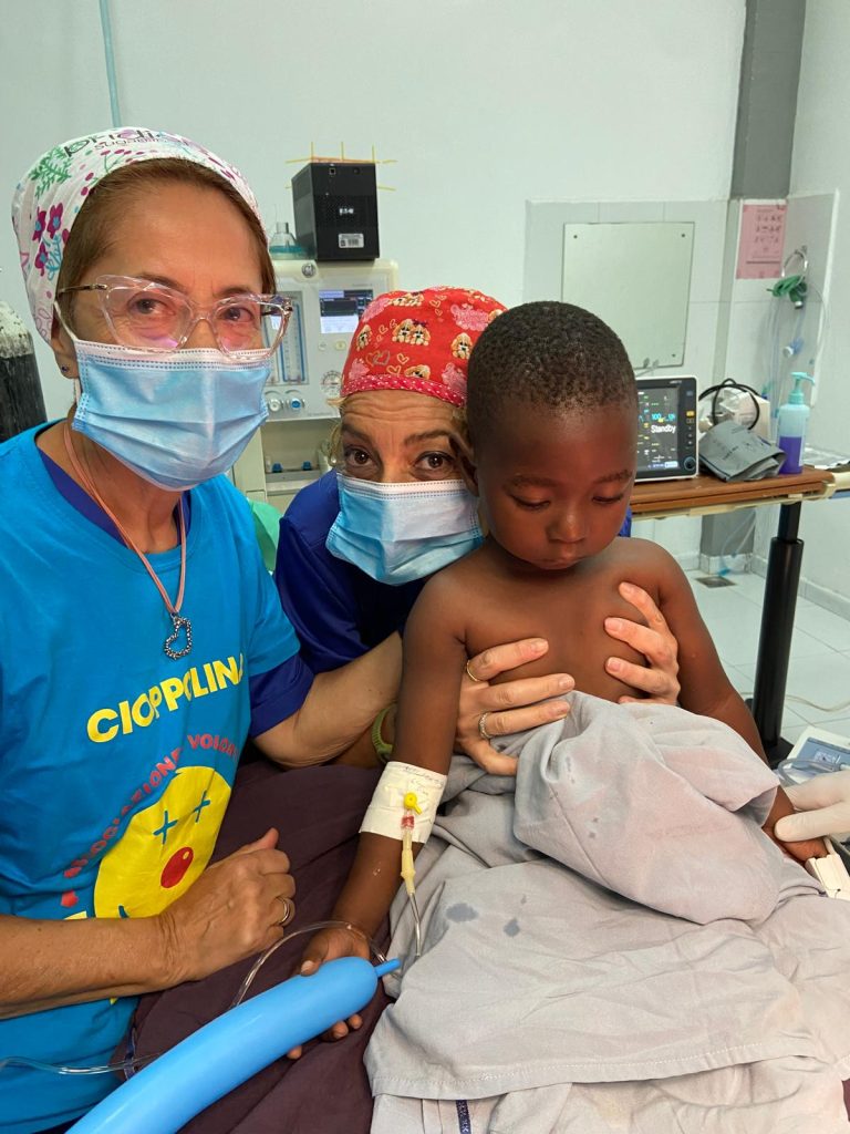 Missione sanitaria e clownterapia, la dottoressa Giuliana Santoponte in Tanzania 4 4 4