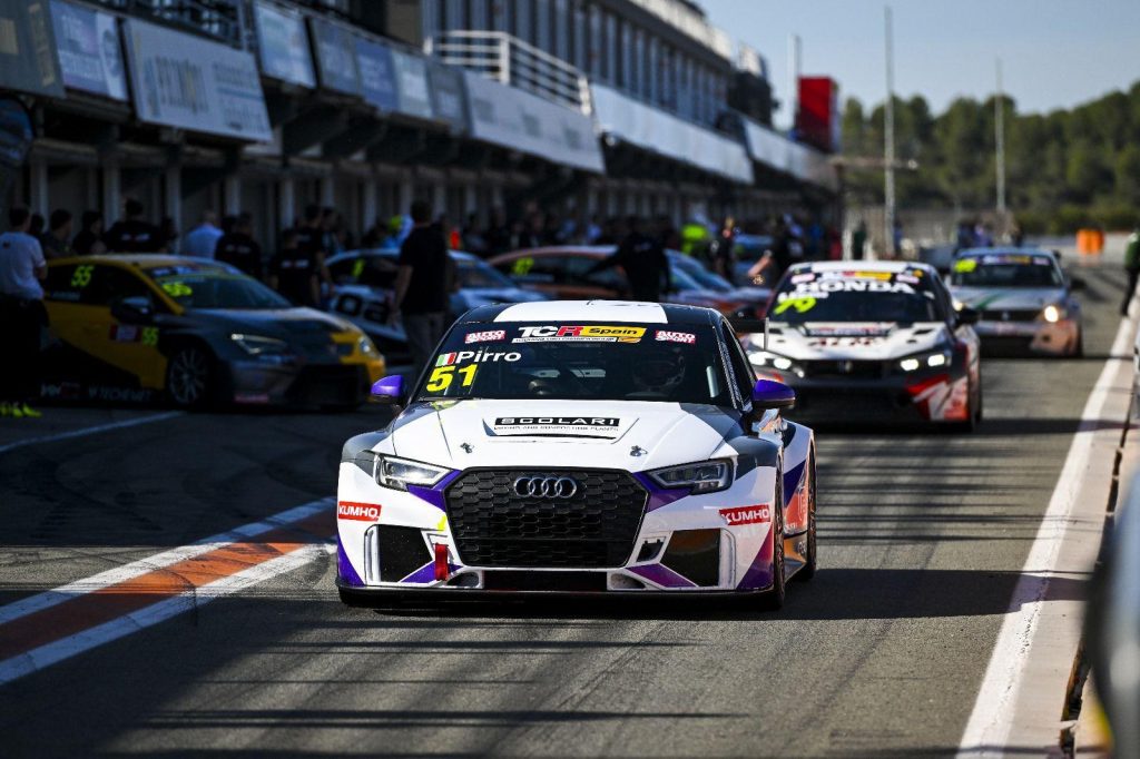 Il vastese Michele Pirro conquista il podio al debutto nel TCR Spain 4 Pirro