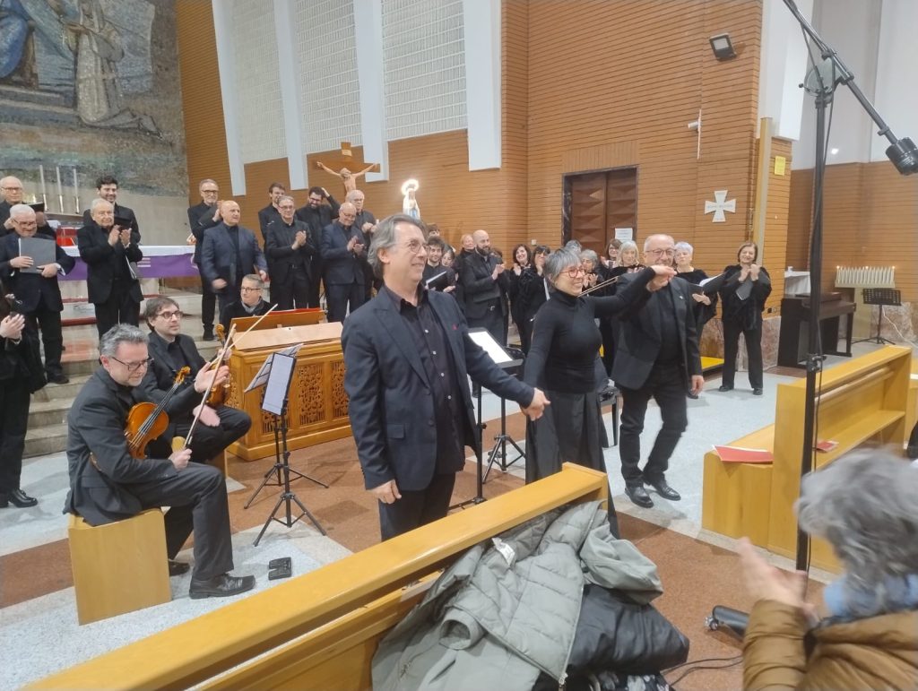 Tre cori e sei Magnificat inaugurano il Natale a Pescara 5 Immagine WhatsApp 2024 12 07 ore 20.41.37 9516440f