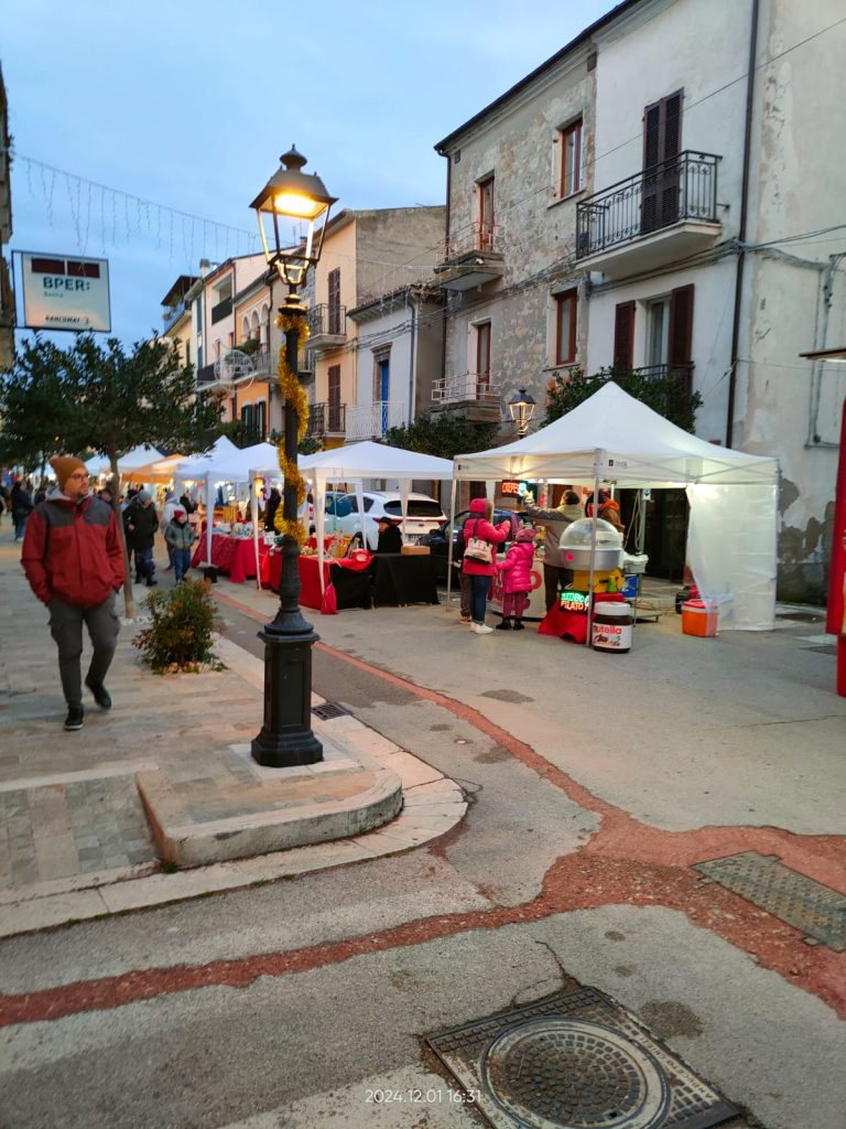 Gissi, successo per l'ottava edizione dei mercatini di Natale 20 WhatsApp Image 2024 12 03 at 12.45.19 PM 1