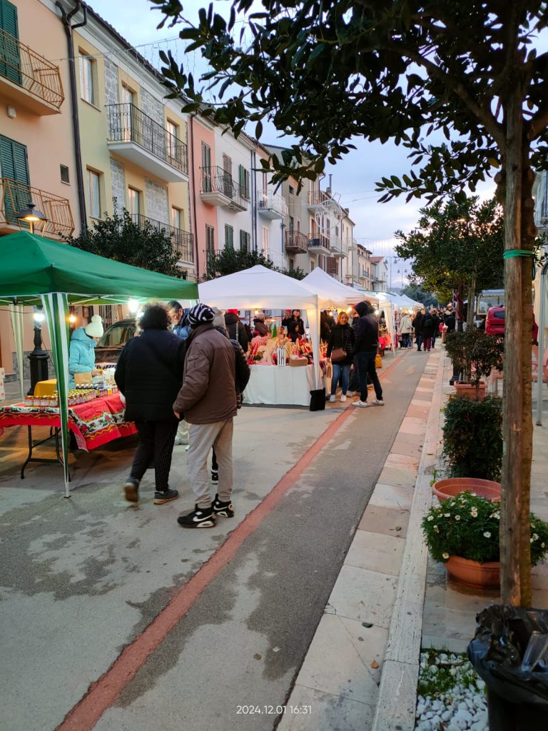 Gissi, successo per l'ottava edizione dei mercatini di Natale 19 WhatsApp Image 2024 12 03 at 12.45.19 PM 2