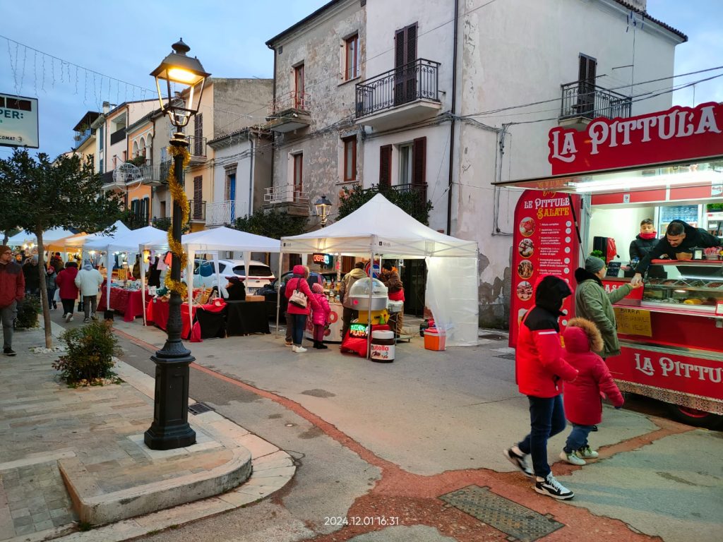 Gissi, successo per l'ottava edizione dei mercatini di Natale 18 WhatsApp Image 2024 12 03 at 12.45.19 PM 3