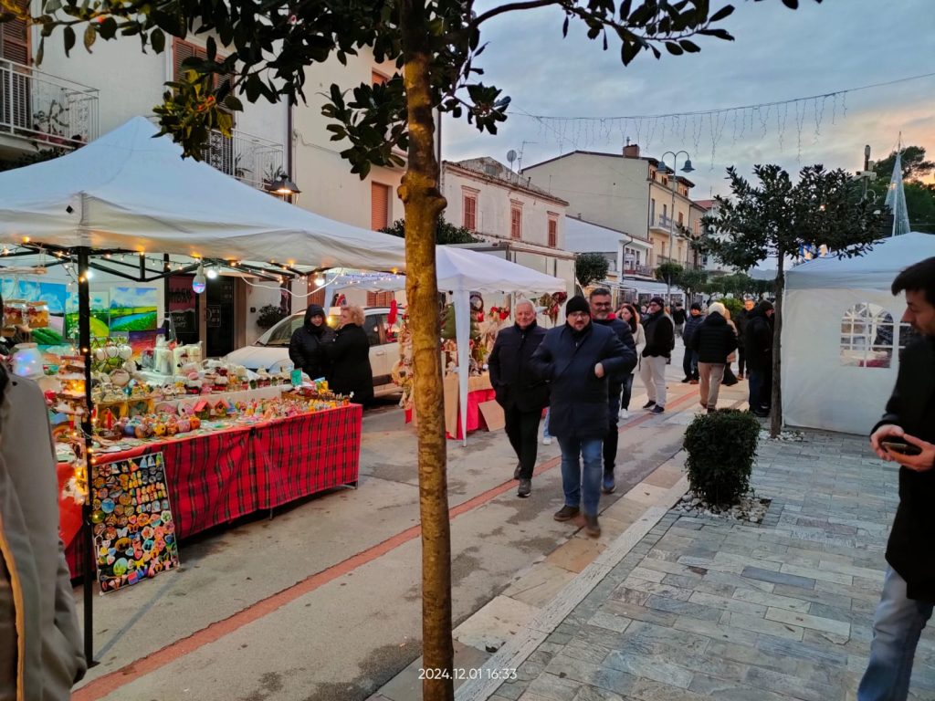 Gissi, successo per l'ottava edizione dei mercatini di Natale 13 WhatsApp Image 2024 12 03 at 12.45.20 PM 2