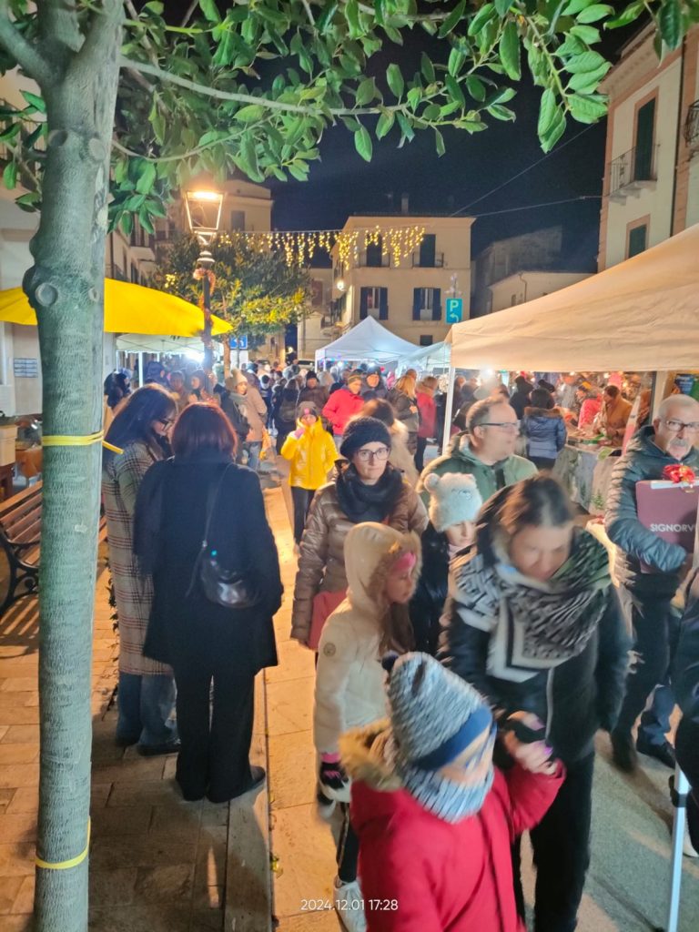 Gissi, successo per l'ottava edizione dei mercatini di Natale 11 WhatsApp Image 2024 12 03 at 12.45.20 PM 4