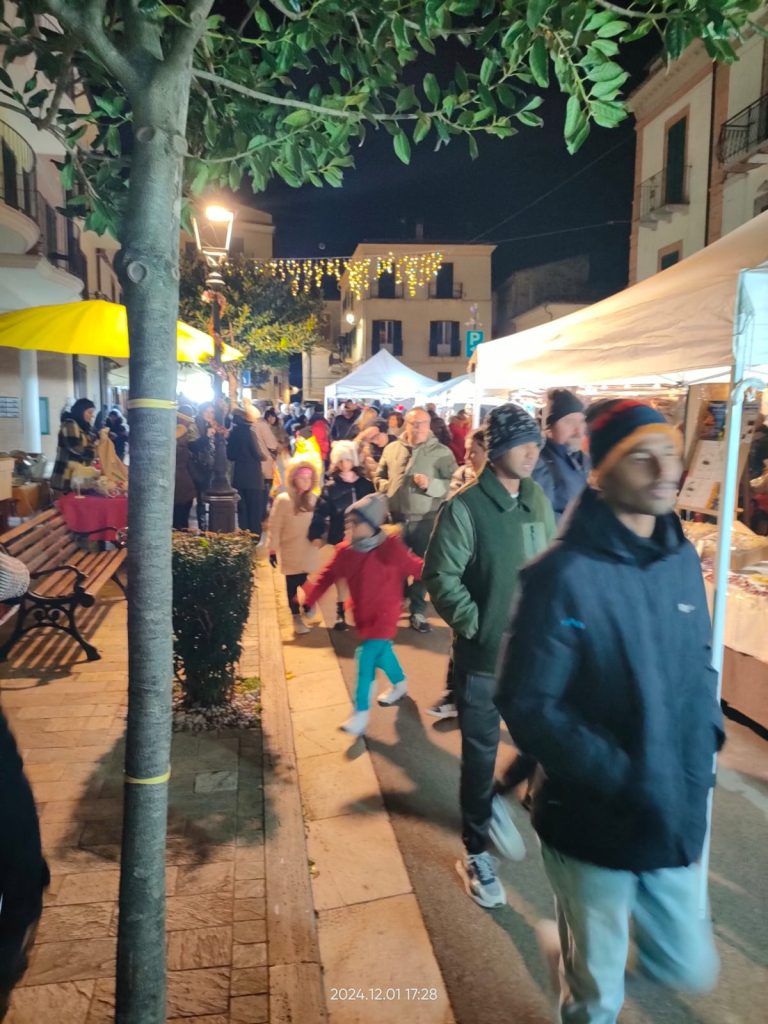 Gissi, successo per l'ottava edizione dei mercatini di Natale 10 WhatsApp Image 2024 12 03 at 12.45.21 PM