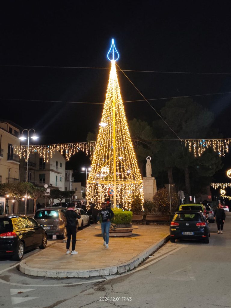 Gissi, successo per l'ottava edizione dei mercatini di Natale 5 WhatsApp Image 2024 12 03 at 12.45.22 PM
