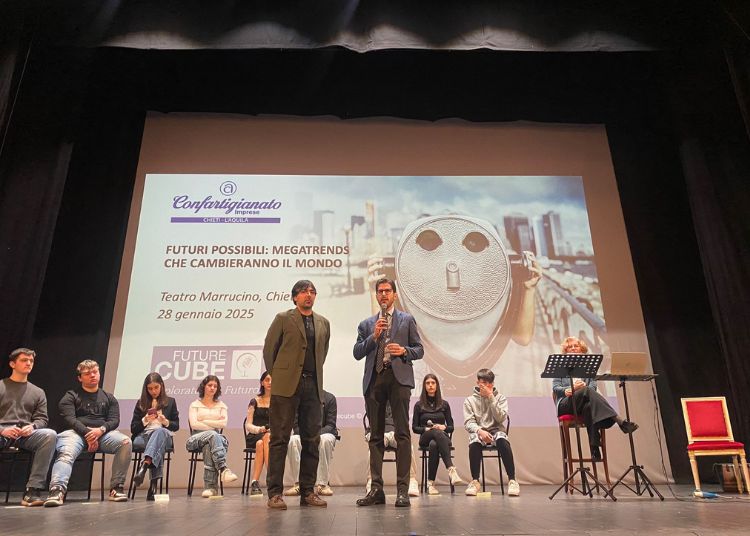 "Futuri Possibili": il Teatro Marrucino gremito per l'evento di Abruzzo Giovani con Valentina Boschetto Doorly 4 6 1