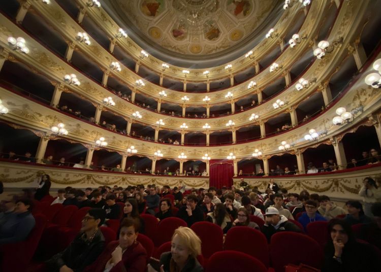 "Futuri Possibili": il Teatro Marrucino gremito per l'evento di Abruzzo Giovani con Valentina Boschetto Doorly 6 Teatro Marruccino Chieti
